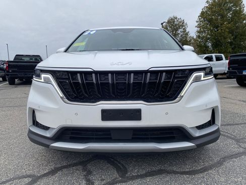 Used 2024 Kia Carnival EX FWD image 2