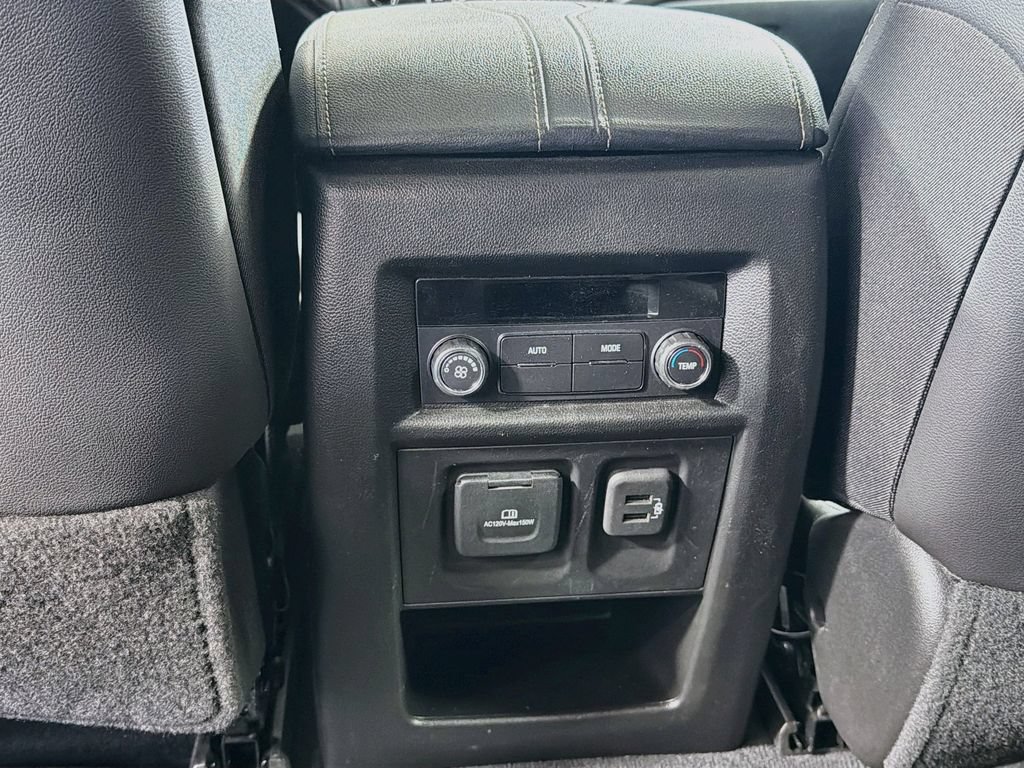Used 2023 Chevrolet Traverse LT w/ LT Premium Package AWD/4WD image 27