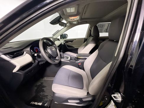 Used 2019 Toyota RAV4 XLE FWD image 14