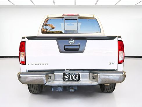 Used 2019 Nissan Frontier SV image 5