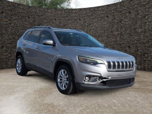 Used 2019 Jeep Cherokee Latitude w/ Popular Appearance Group image 2