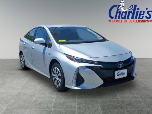 Used 2021 Toyota Prius Prime XLE FWD image 3
