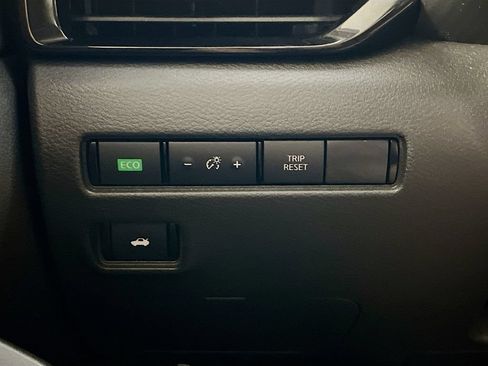 Used 2021 Nissan Sentra SV FWD image 32