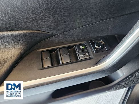 Used 2022 Toyota RAV4 LE image 29