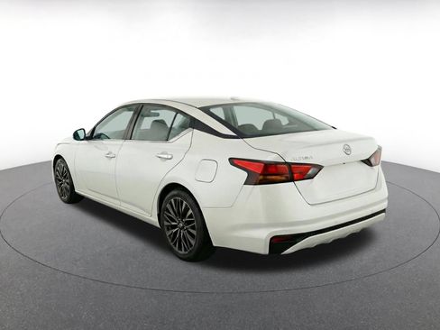 Used 2025 Nissan Altima 2.5 SV FWD image 5
