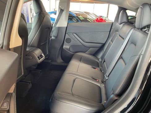 Used 2022 Tesla Model Y Long Range image 16