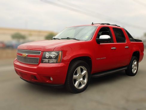 Used 2012 Chevrolet Avalanche LS w/ All-Star Edition image 4