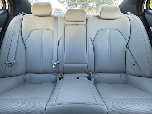 Used 2022 Genesis G70 2.0T image 41