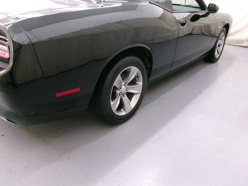 Used 2016 Dodge Challenger SXT RWD image 8