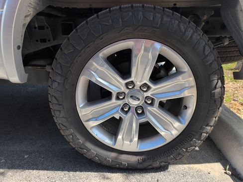Used 2019 Ford F150 Platinum w/ Equipment Group 701A Luxury AWD/4WD image 5