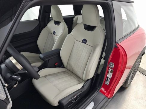 Used 2025 MINI Cooper 2-Door Hardtop image 12