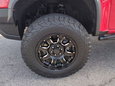 Used 2018 Chevrolet Colorado ZR2 image 30