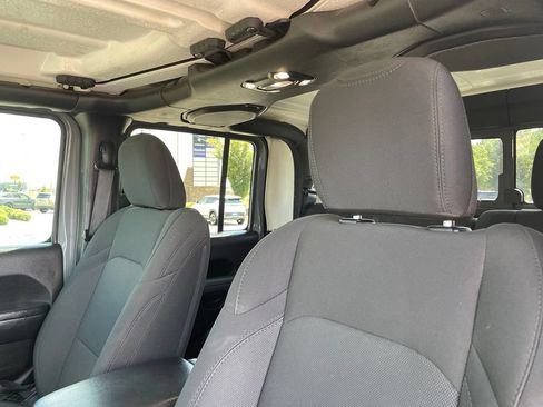 Used 2023 Jeep Gladiator Sport AWD/4WD image 23
