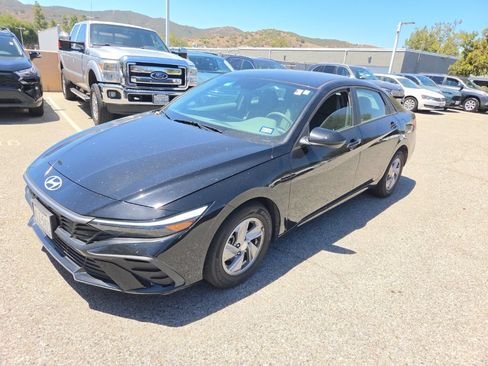 Used 2024 Hyundai Elantra SE FWD image 1