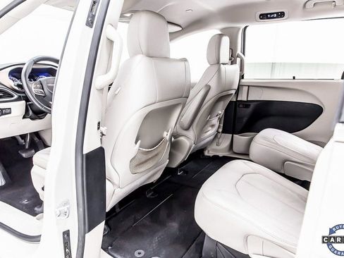 Used 2017 Chrysler Pacifica Touring-L image 27