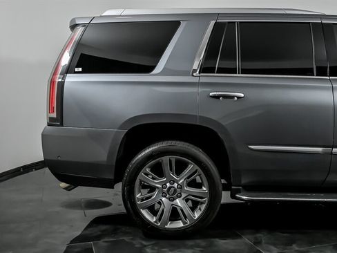 Used 2019 Cadillac Escalade Luxury AWD/4WD image 10