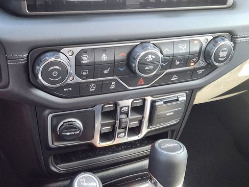 New 2026 Jeep Gladiator Sport AWD/4WD image 13