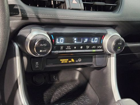 Used 2022 Toyota RAV4 LE AWD/4WD image 30