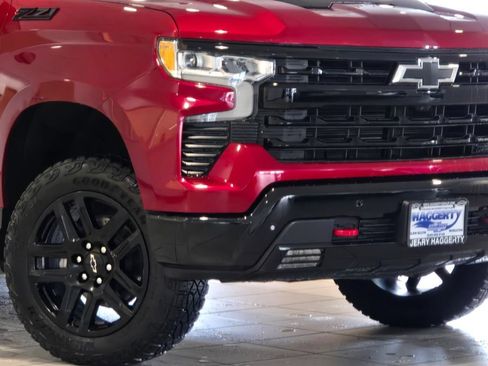 Certified 2024 Chevrolet Silverado 1500 LT Trail Boss w/ LT Trail Boss Premium Package AWD/4WD image 2