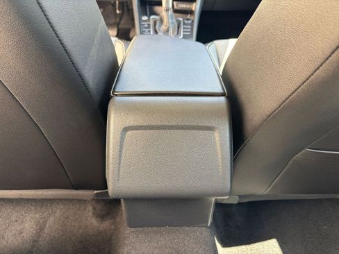 Used 2025 Volkswagen Jetta SE image 24