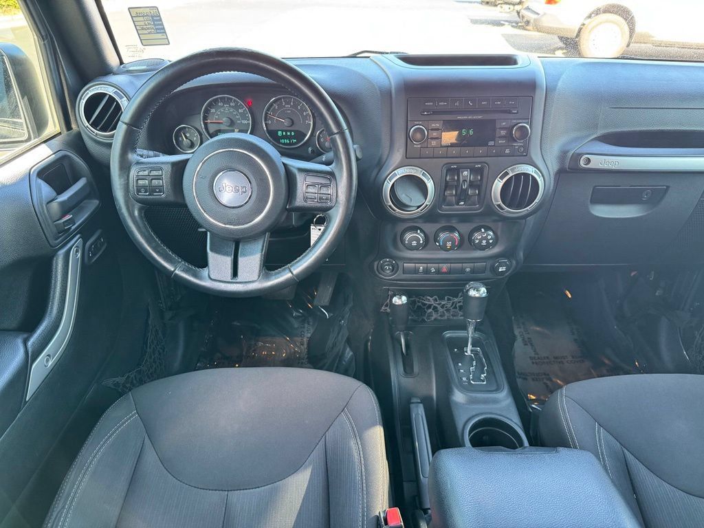 Used 2017 Jeep Wrangler Unlimited Sahara w/ Connectivity Group AWD/4WD image 6