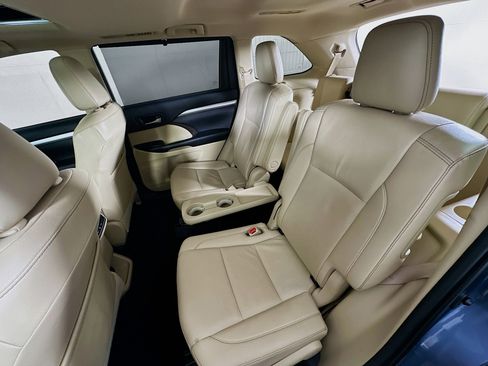 Used 2019 Toyota Highlander XLE image 27