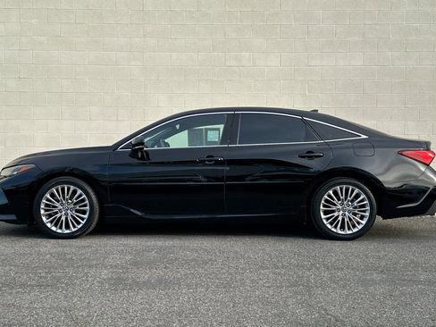 Used 2019 Toyota Avalon Limited image 7