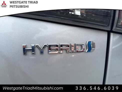Used 2024 Toyota Highlander XLE AWD/4WD image 25