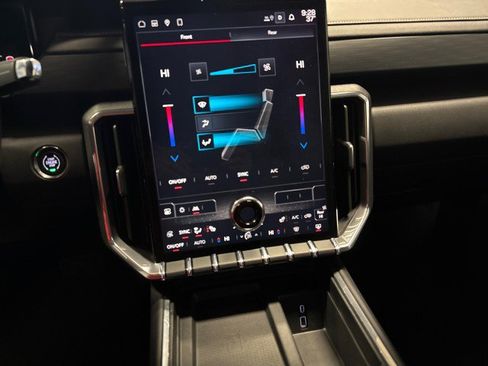 Used 2025 GMC Acadia Elevation image 20