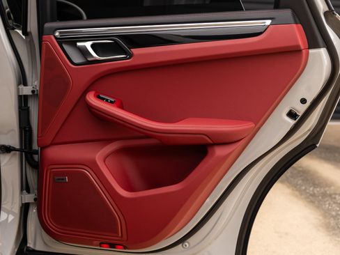 New 2026 Porsche Macan AWD/4WD image 39