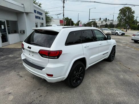 Used 2019 Jeep Grand Cherokee Altitude AWD/4WD image 5