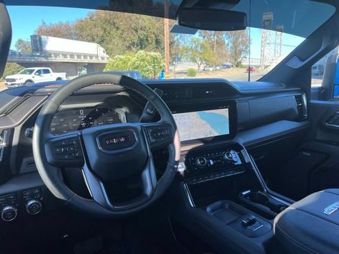Used 2025 GMC Sierra 2500 AT4 AWD/4WD image 17