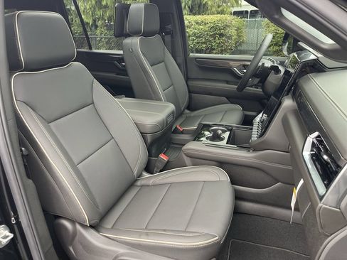 New 2026 GMC Yukon XL Elevation w/ Elevation Premium Package AWD/4WD image 29