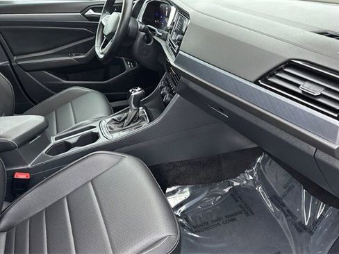 Used 2024 Volkswagen Jetta SE image 19