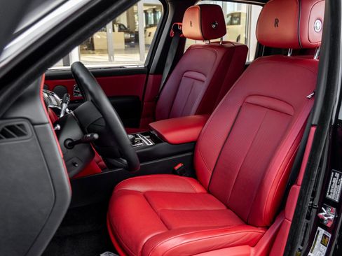 Used 2023 Rolls-Royce Cullinan image 25