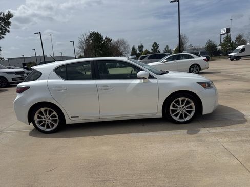 Used 2013 Lexus CT 200h w/ Premium Pkg image 3
