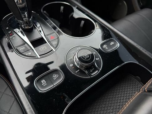 Used 2017 Bentley Bentayga image 11