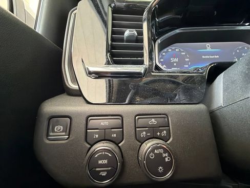 Used 2024 Chevrolet Silverado 1500 LT AWD/4WD image 36