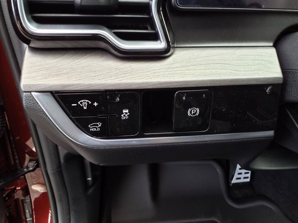 Used 2025 Kia Sportage X-Pro AWD/4WD image 17