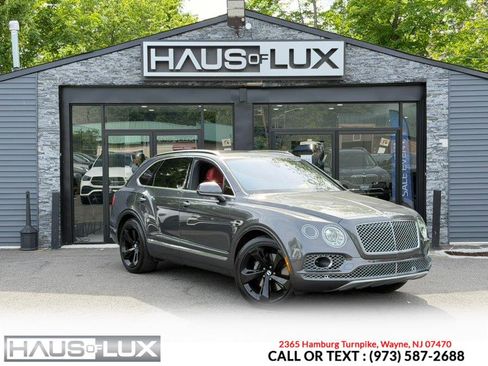 Used 2017 Bentley Bentayga AWD/4WD image 1