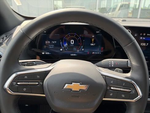 Used 2026 Chevrolet Equinox LT FWD image 8