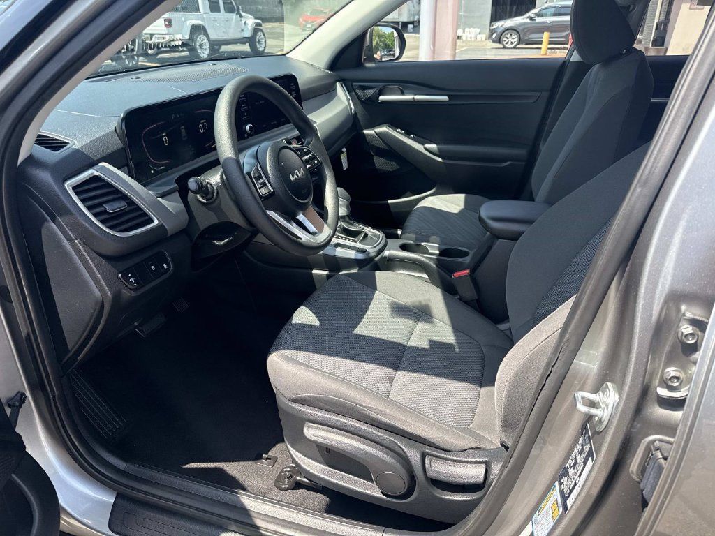 Used 2024 Kia Seltos LX AWD/4WD image 18