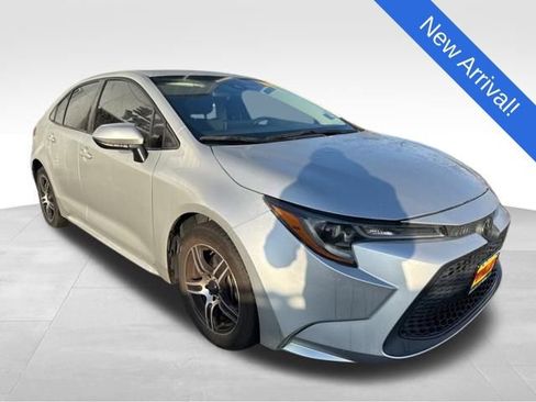 Used 2022 Toyota Corolla LE image 1