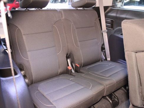 Used 2022 GMC Acadia SLE image 17