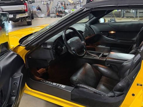 Used 1994 Chevrolet Corvette Convertible RWD image 6