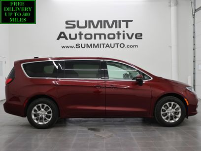 Used 2023 Chrysler Pacifica Touring-L