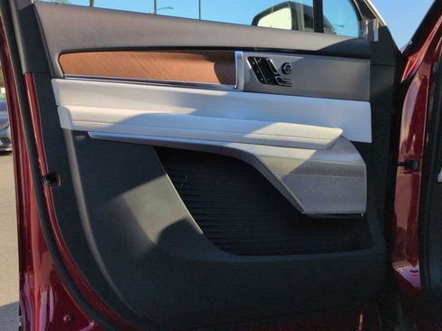 New 2026 Cadillac Vistiq Sport image 10