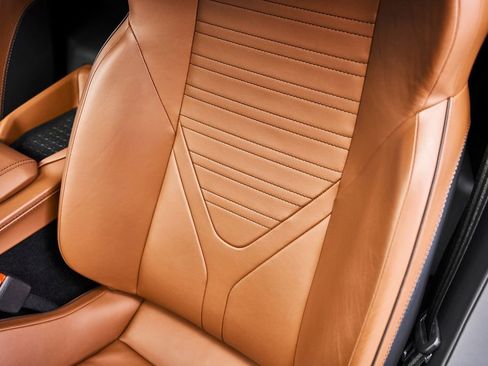 Used 2025 Lamborghini Revuelto AWD/4WD image 54