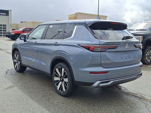 New 2026 Mitsubishi Outlander SE image 3