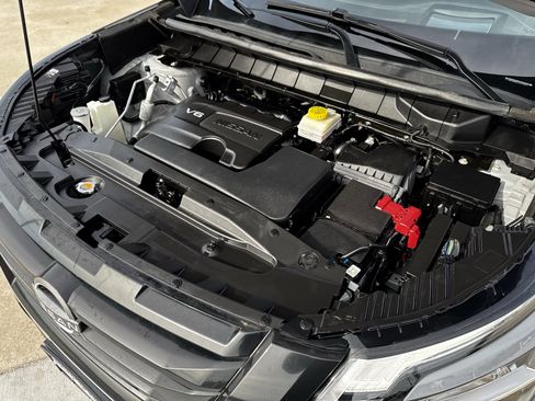 Used 2023 Nissan Pathfinder Platinum image 34